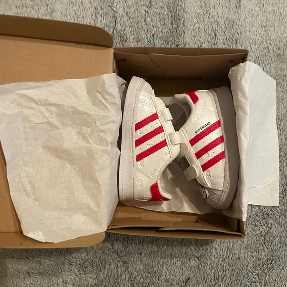 NIB Hard to Find Adidas Hello Kitty Superstar Sneakers - 5K - Picture 3 of 8